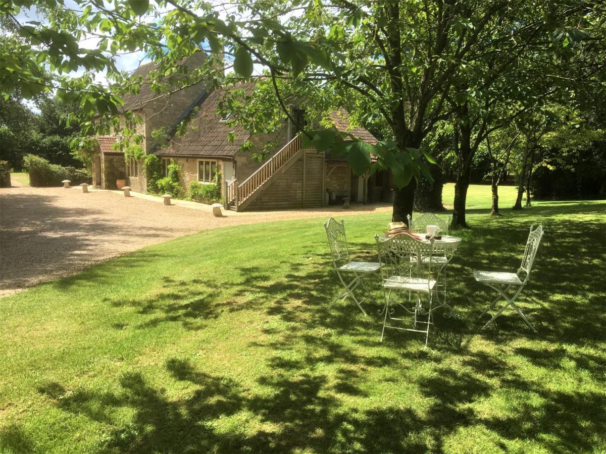 Great Ashley Farm Bed And Breakfast & Shepherds Huts Bradford-On-Avon Eksteriør billede