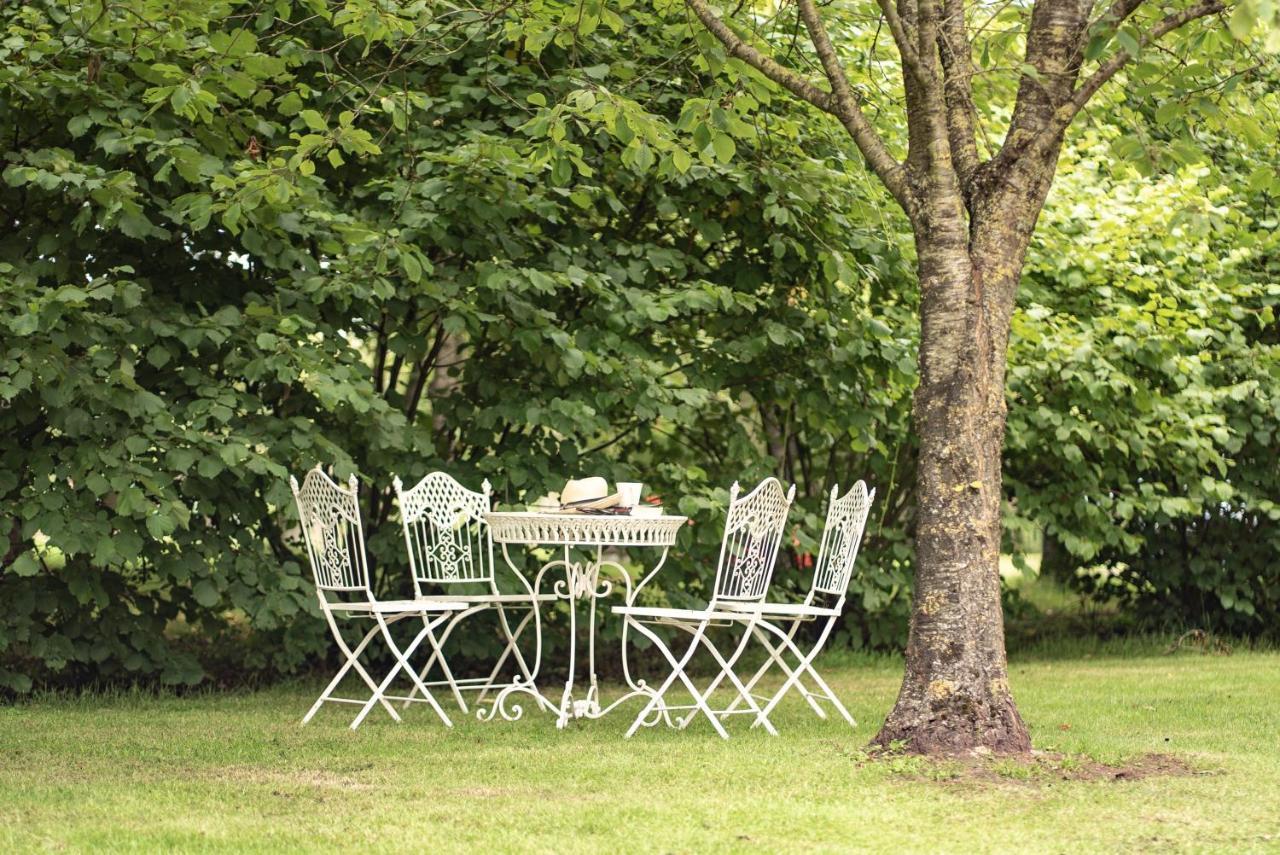 Great Ashley Farm Bed And Breakfast & Shepherds Huts Bradford-On-Avon Eksteriør billede