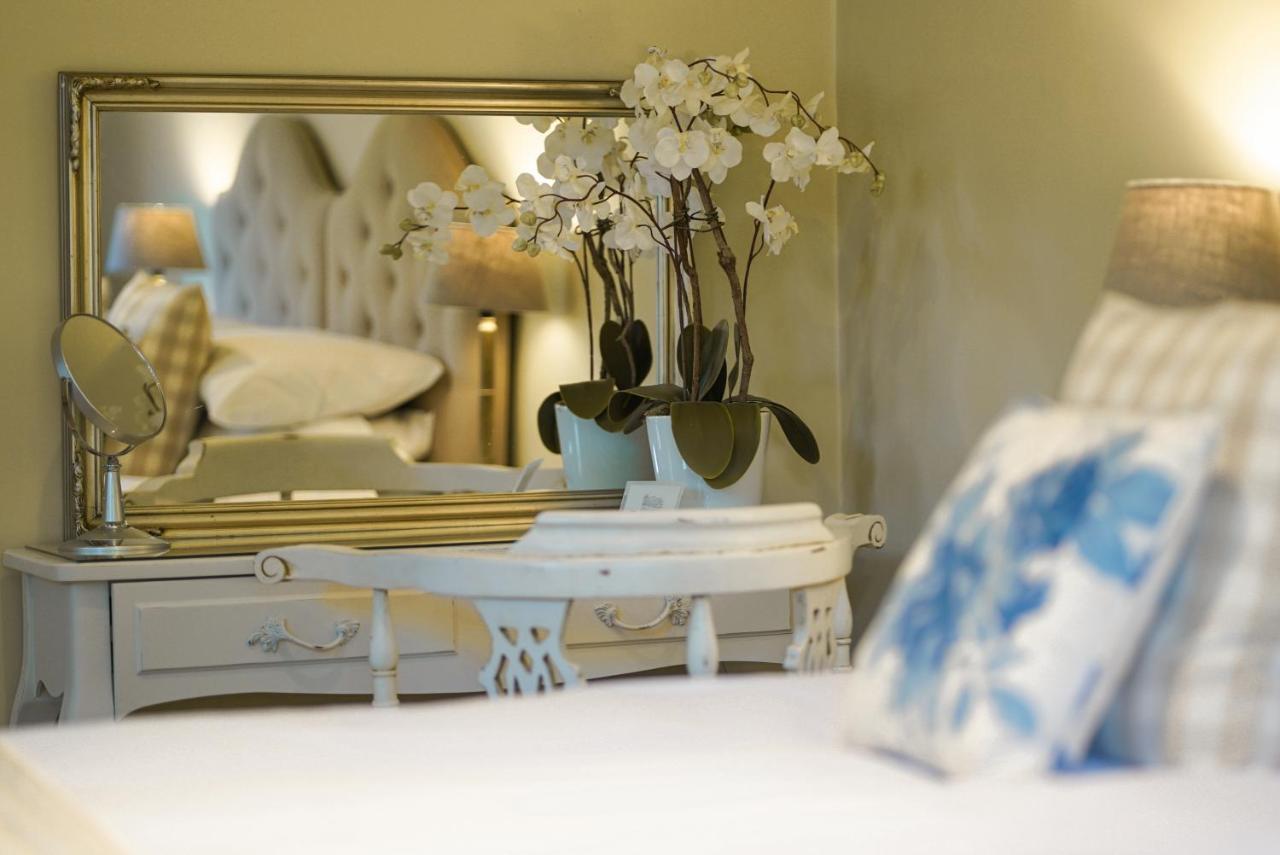 Great Ashley Farm Bed And Breakfast & Shepherds Huts Bradford-On-Avon Eksteriør billede