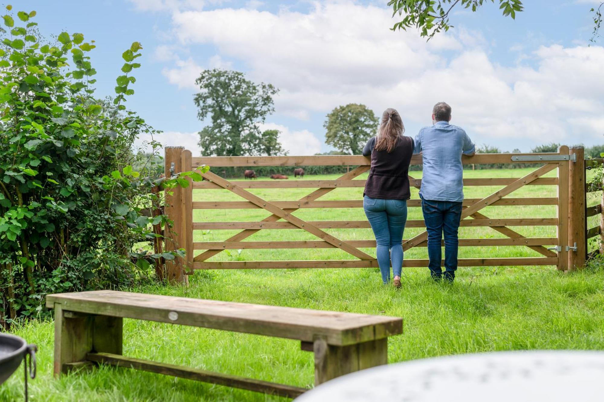Great Ashley Farm Bed And Breakfast & Shepherds Huts Bradford-On-Avon Eksteriør billede