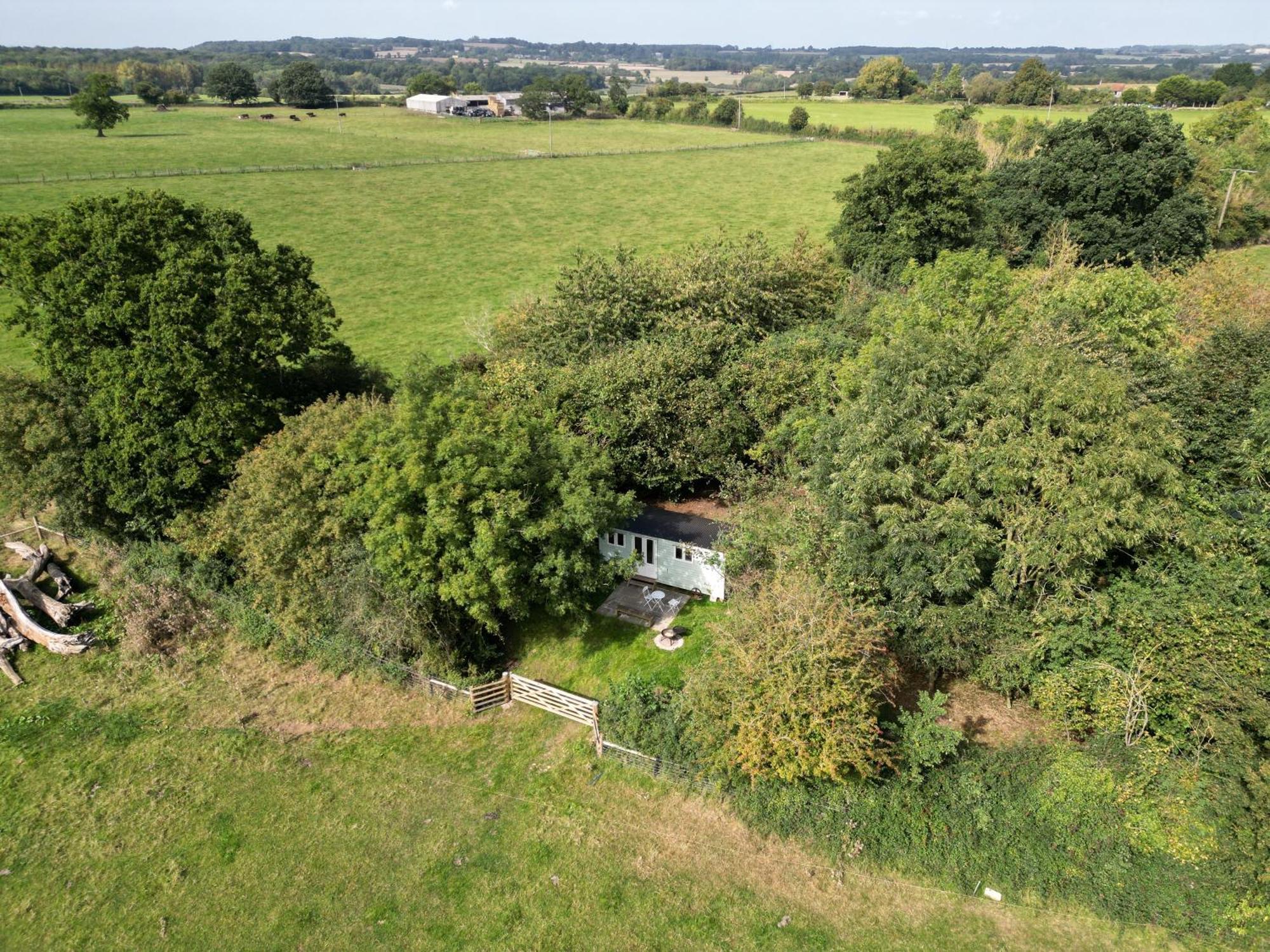Great Ashley Farm Bed And Breakfast & Shepherds Huts Bradford-On-Avon Eksteriør billede