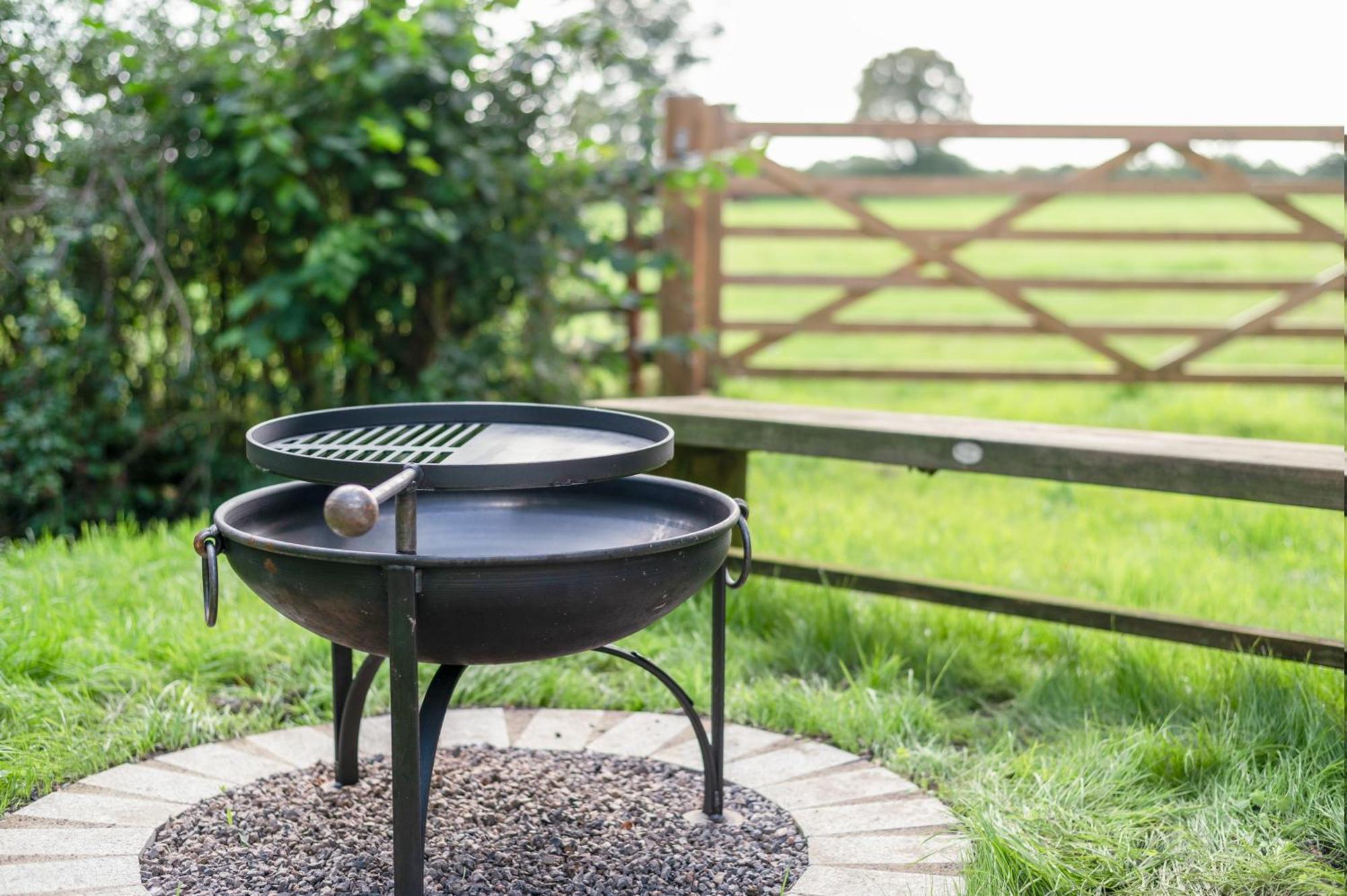 Great Ashley Farm Bed And Breakfast & Shepherds Huts Bradford-On-Avon Eksteriør billede