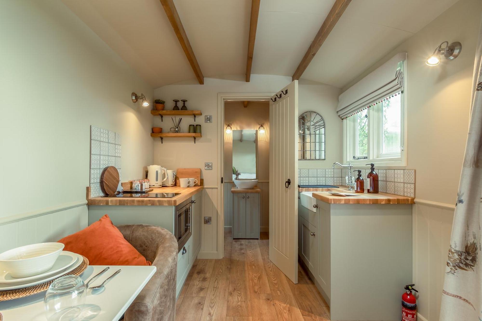 Great Ashley Farm Bed And Breakfast & Shepherds Huts Bradford-On-Avon Eksteriør billede
