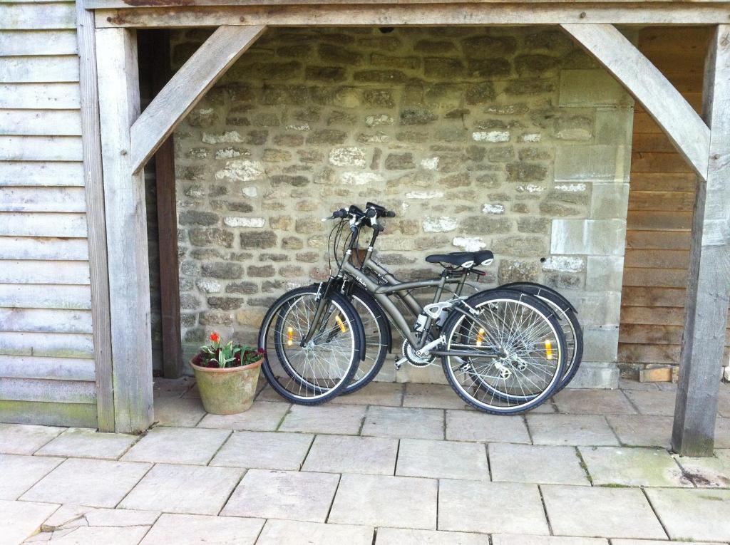 Great Ashley Farm Bed And Breakfast & Shepherds Huts Bradford-On-Avon Eksteriør billede