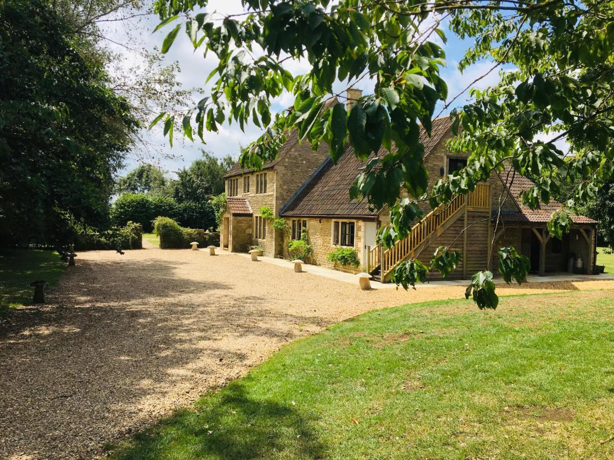 Great Ashley Farm Bed And Breakfast & Shepherds Huts Bradford-On-Avon Eksteriør billede